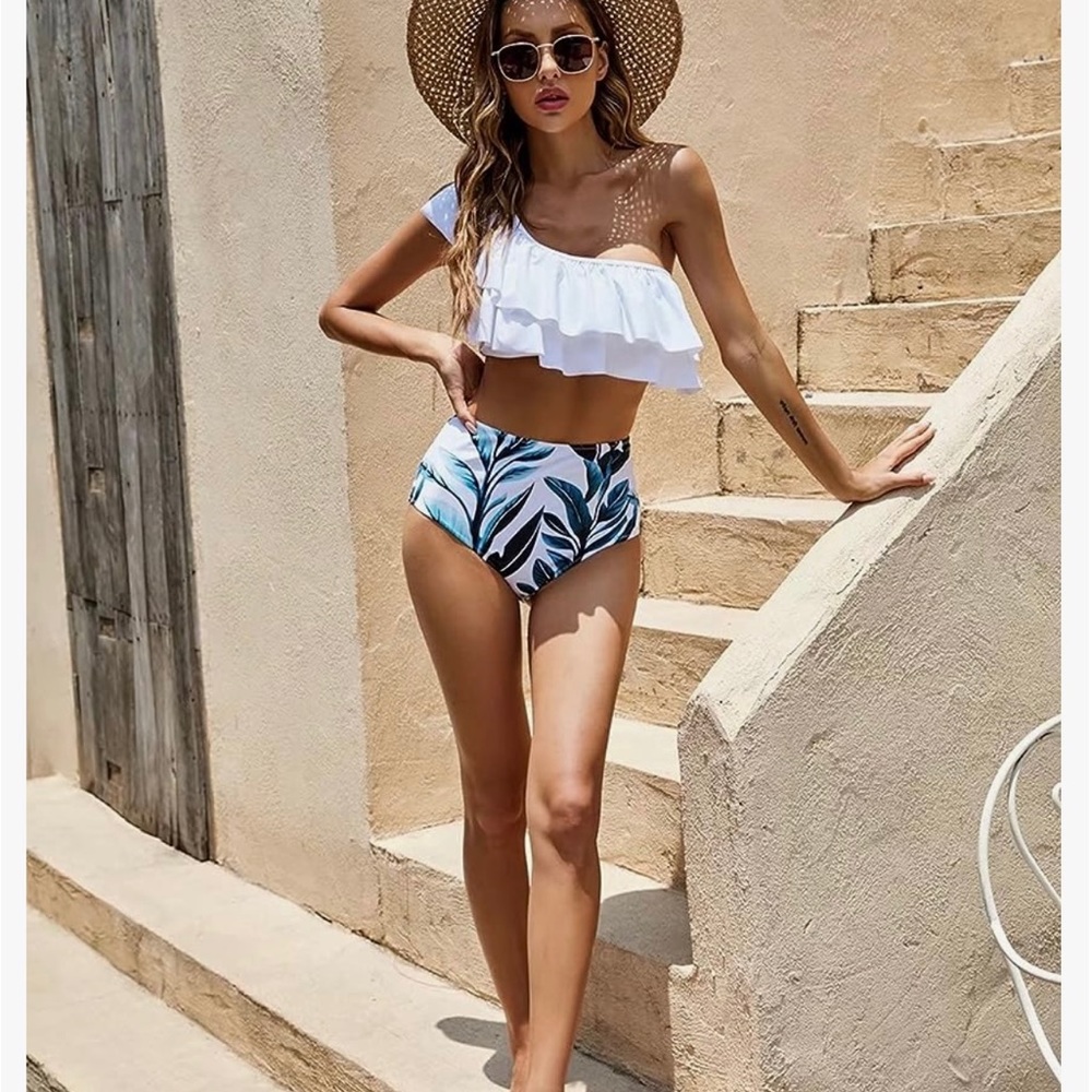 Ruffled top with High waste bottom!